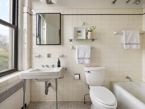 130 East End Avenue image 11 of 12