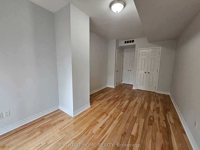 648A Yonge St #203 — Photo 13