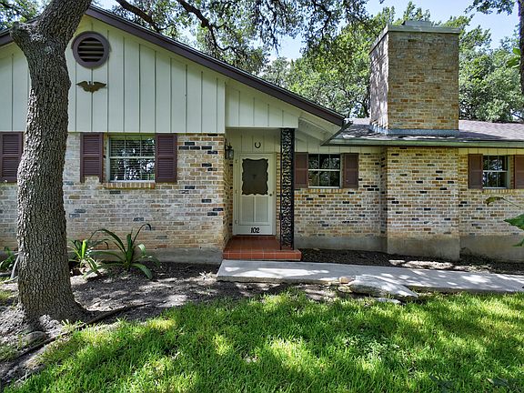 2nd image of 102 Chimney Rock Ln