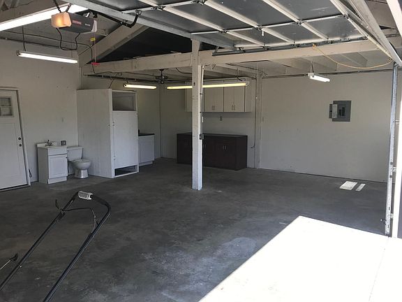 4th image of 141 SE Zenith St