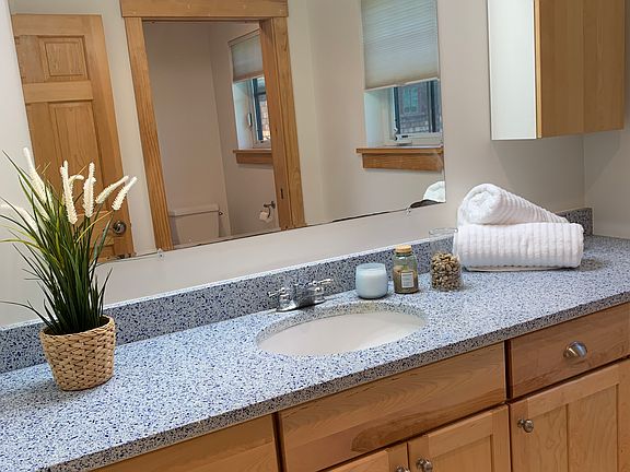 Upstairs full bathroom