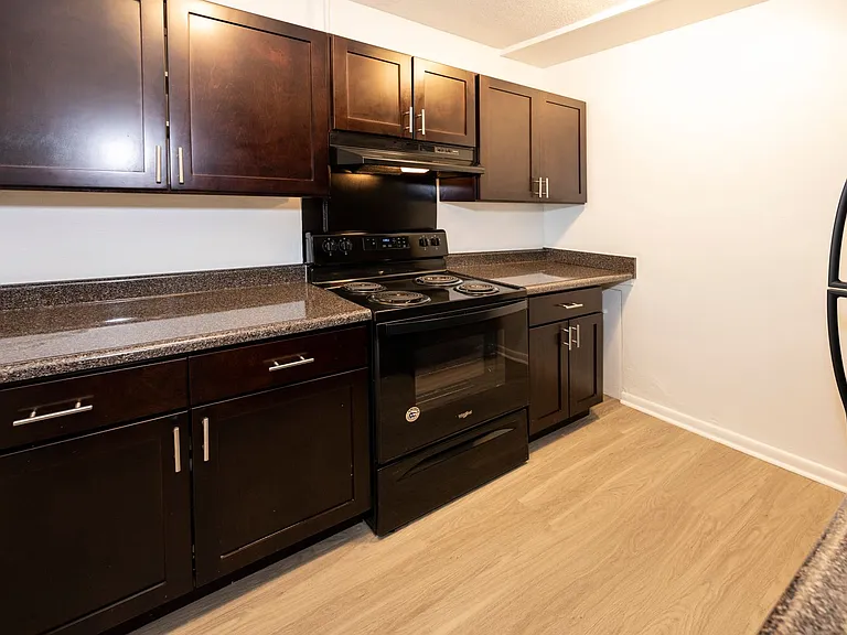 Creswood Apartments- Come home to Convenience! — Photo 26