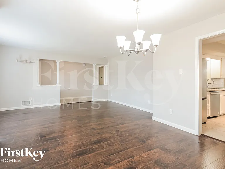 3413 Valley View Ln — Photo 5