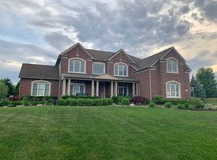 1437 Hunters Lake Dr, Milford, MI 48380