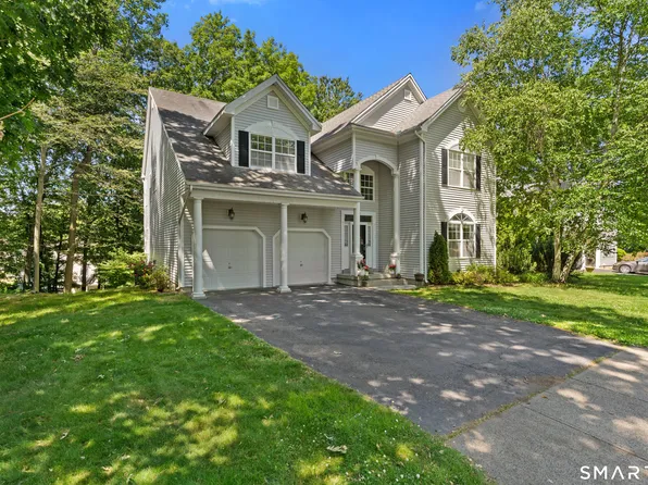 40 Lexington Way North, Milford, CT 06461