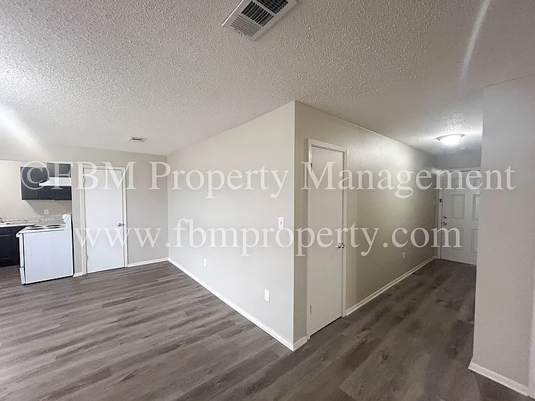 101 W Latimer St #A — Photo 4