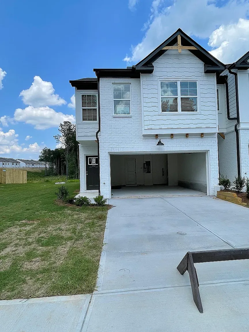 3 bed, 2.5 bath, 1822 sqft, $2,250 — Photo 2