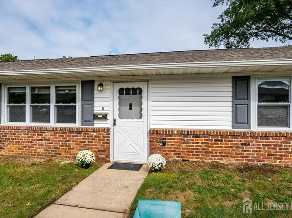 5 Nebraska Dr, Matawan, NJ 07747