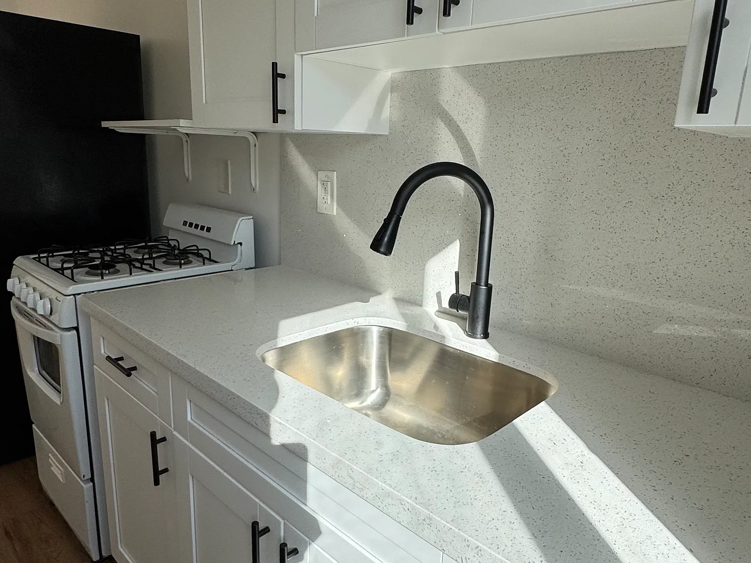 1 bed, 500 sqft, $1,700 — Photo 3