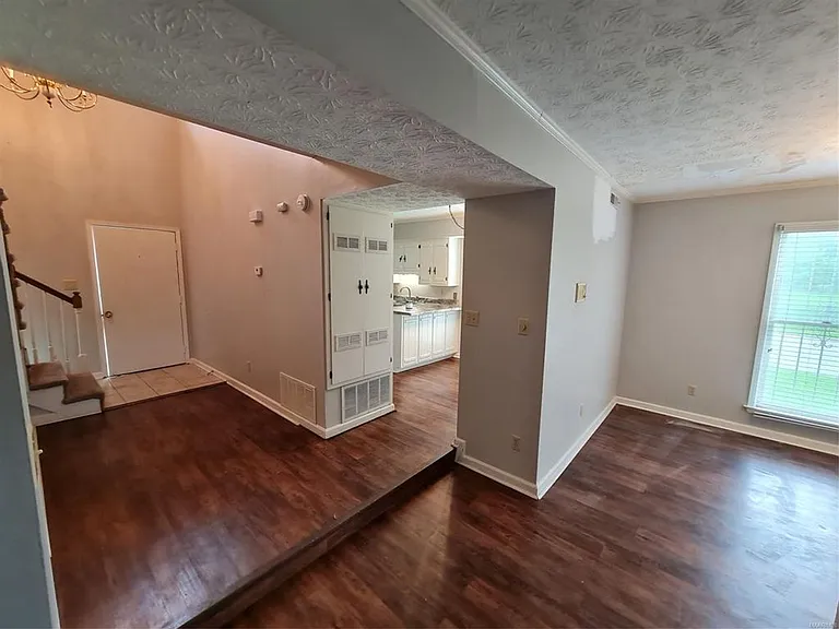 1601 Cobblestone Ct — Photo 4