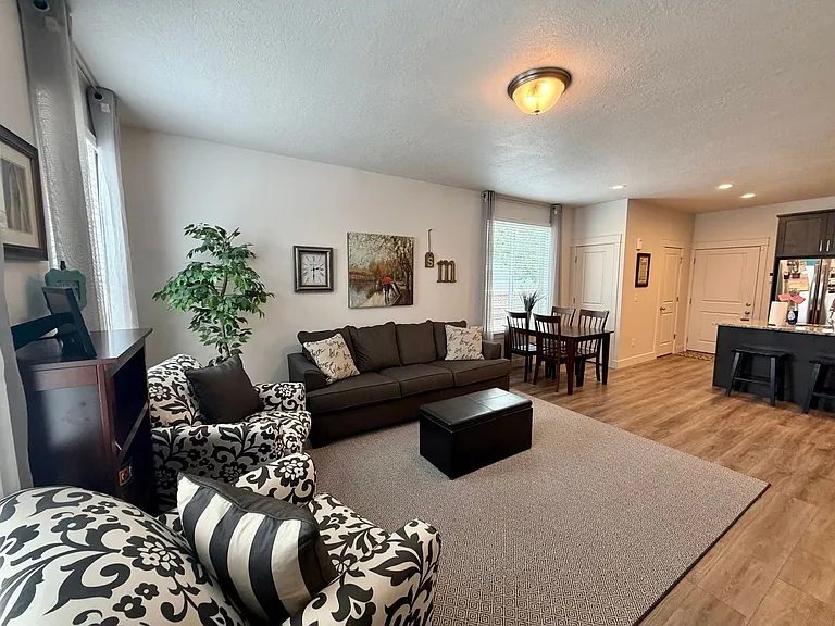 263 E Kirsten Ln — Photo 4
