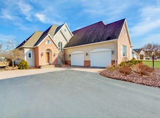 5260 High Ridge Trl, West Bend, WI 53095