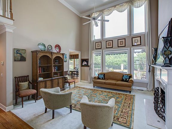 Living Room overlooks pool