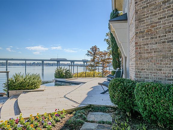3rd image of 7 Lake Point Pl