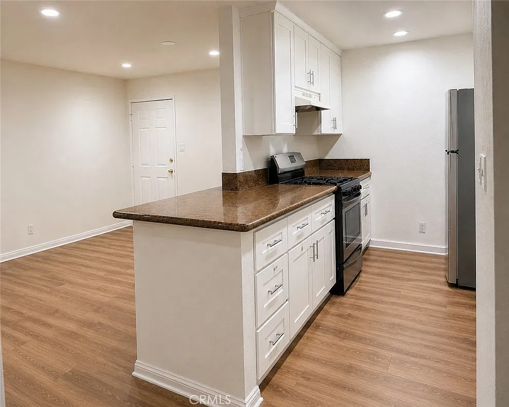 3 bed, 1061 sqft, $3,350 — Photo 3