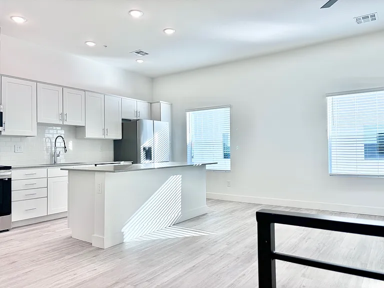 3232 N 37th St #110 — Photo 10