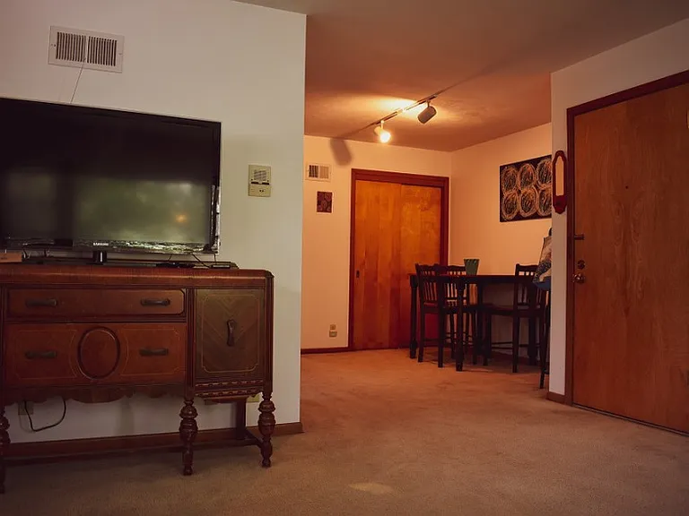 Dean Apartments — Photo 5