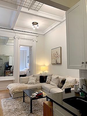 3rd image of 151 W 76th St APT 3F