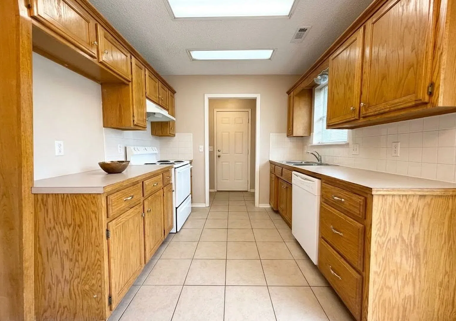 208 S. Bailey — Photo 4