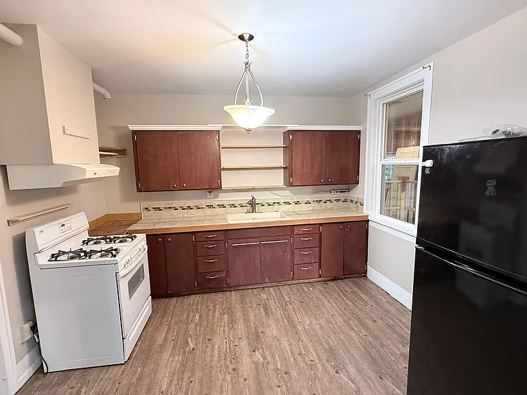 906 E Marine View Dr #3 — Photo 3