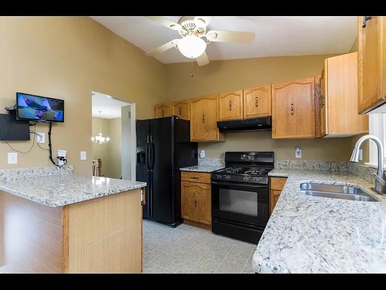 1214 Dewberry Dr — Photo 32