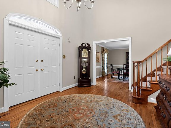 4th image of 70 Hogan Ln