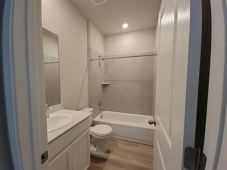 908 Main St — Photo 18