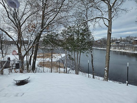 4th image of 332 Mill St