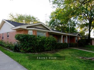 4113 Plantation Dr, Benbrook, TX 76116