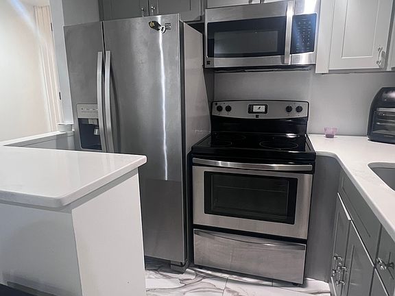 2nd image of 41 Colin St Floor 2