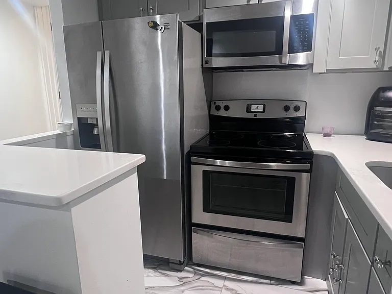 41 Colin St #2 — Photo 2