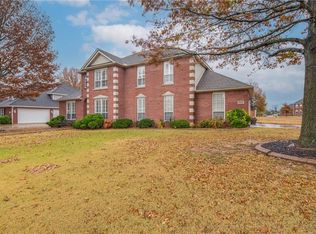 2607 S 16th St, Rogers, AR 72758