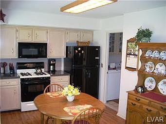 3rd image of 2700 Victoria Ln