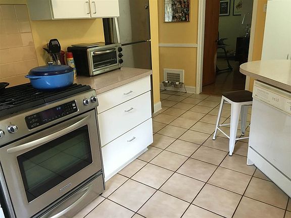 4th image of 3391 N Northwood Dr