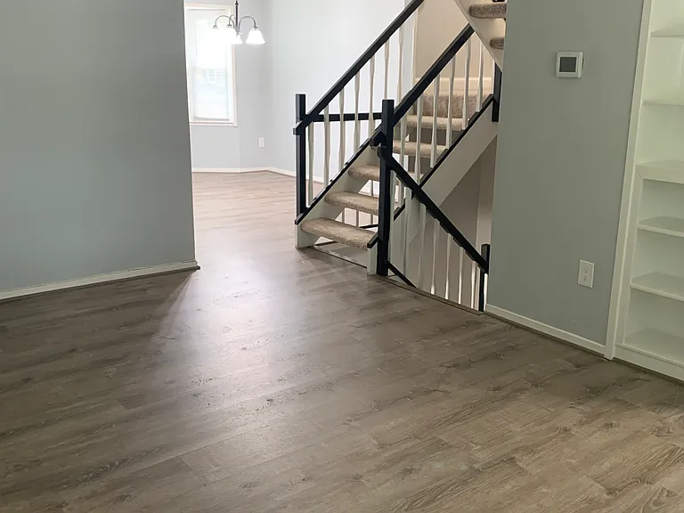 369 W Broad St — Photo 8