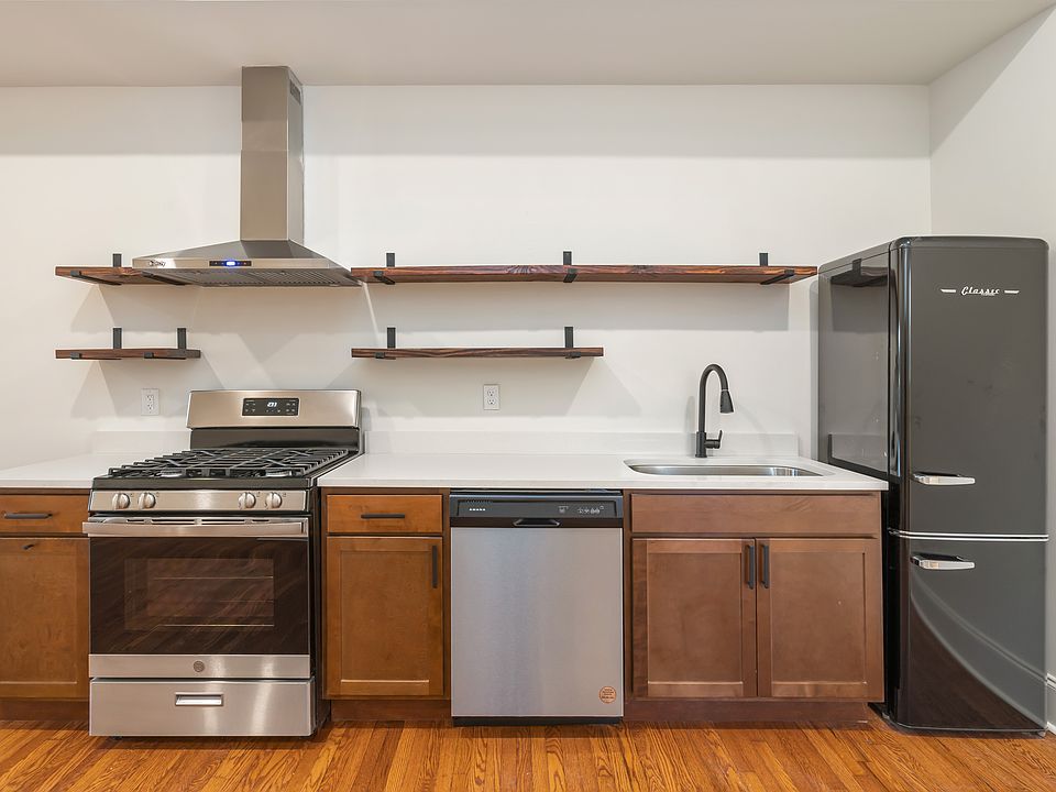 1st image of 826 N Broadway St #201