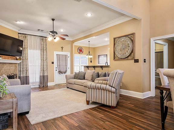 3rd image of 607 Beacon Dr
