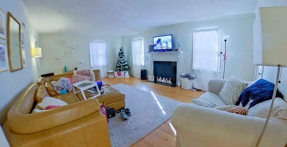 7 bed, 3.5 bath, 3563 sqft, $2,400 — Photo 2