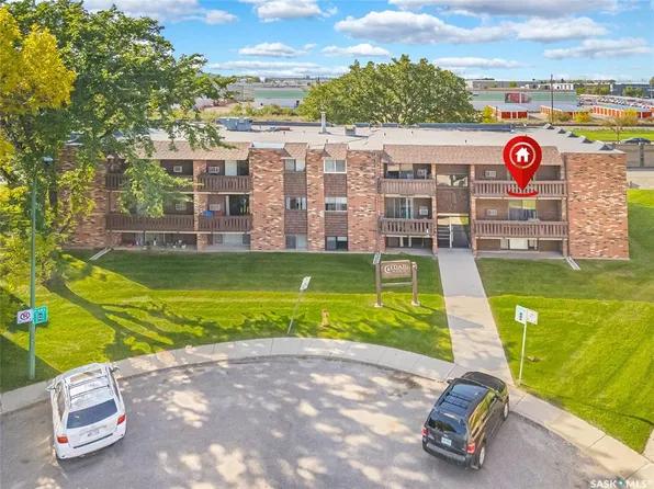 UNIT 301-143 St Lawrence COURT, Saskatoon, SK S7K 4H3