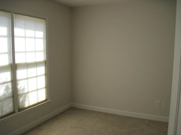 4th image of 1313 Hillside Dr
