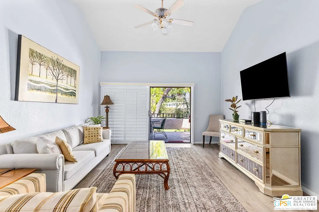 2 bed, 2.0 bath, 1225 sqft, $4,000 — Photo 3