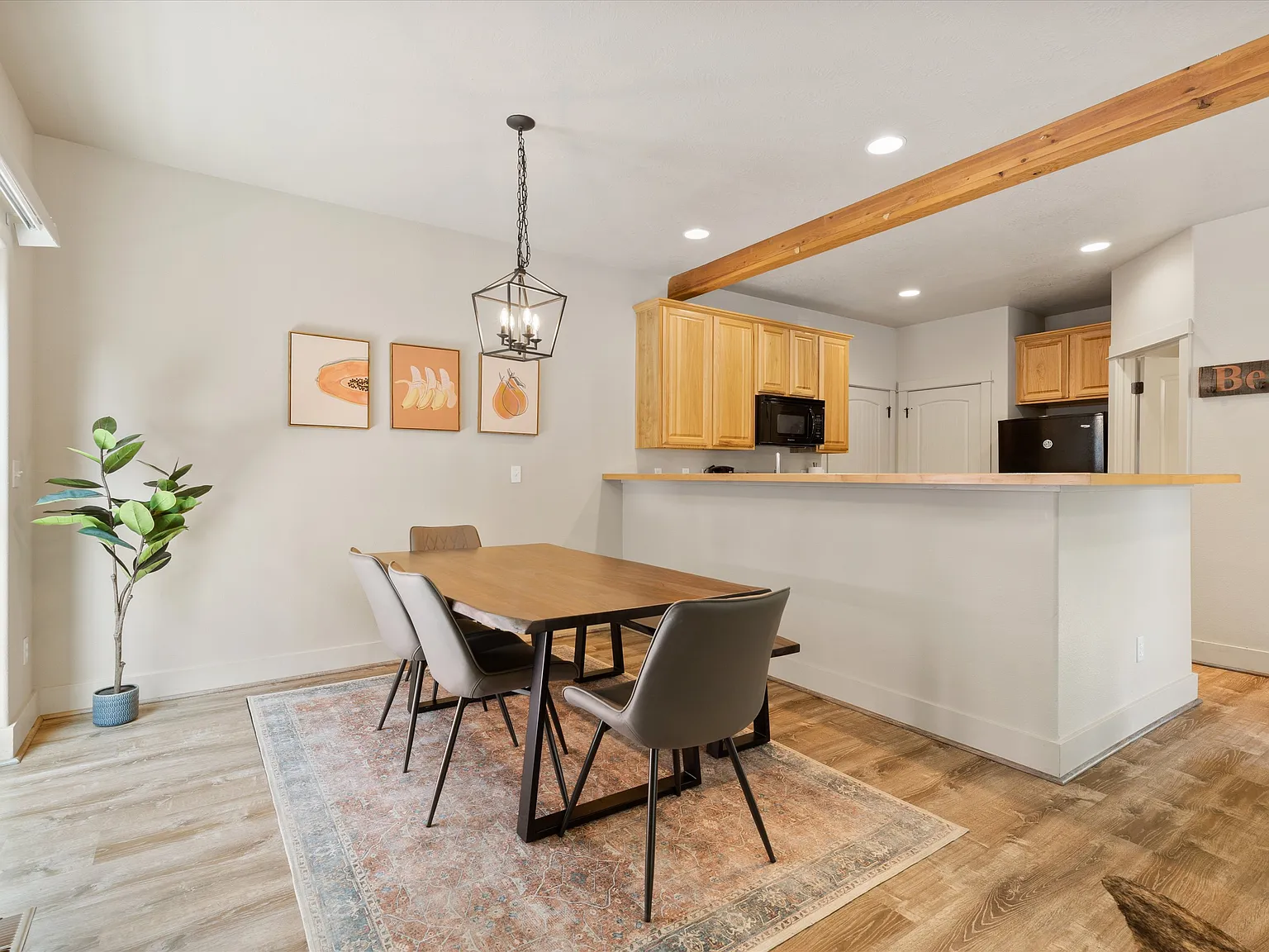 3 bed, 2.5 bath, 1504 sqft, $3,200 — Photo 2