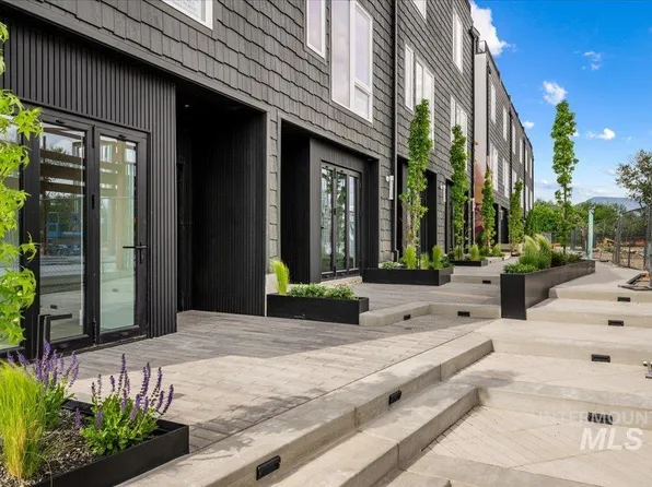 307 E Palapa Ln, Garden City, ID 83714