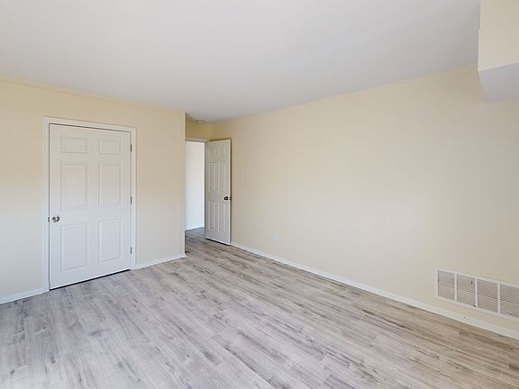 2nd image of 300 Broadway #B3