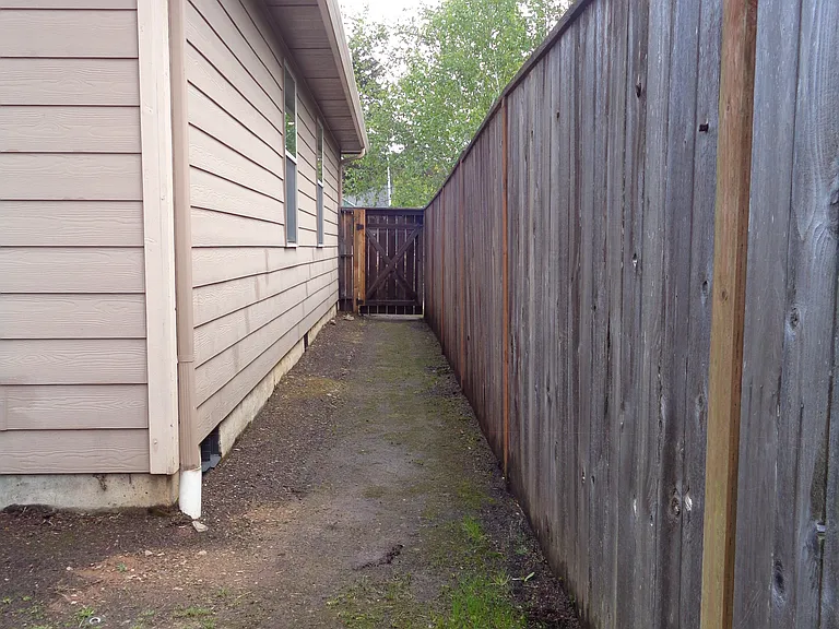 6439 Robin Hood St SE — Photo 40