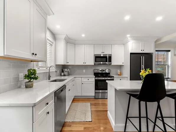 22 Pond St #2, Amesbury, MA 01913