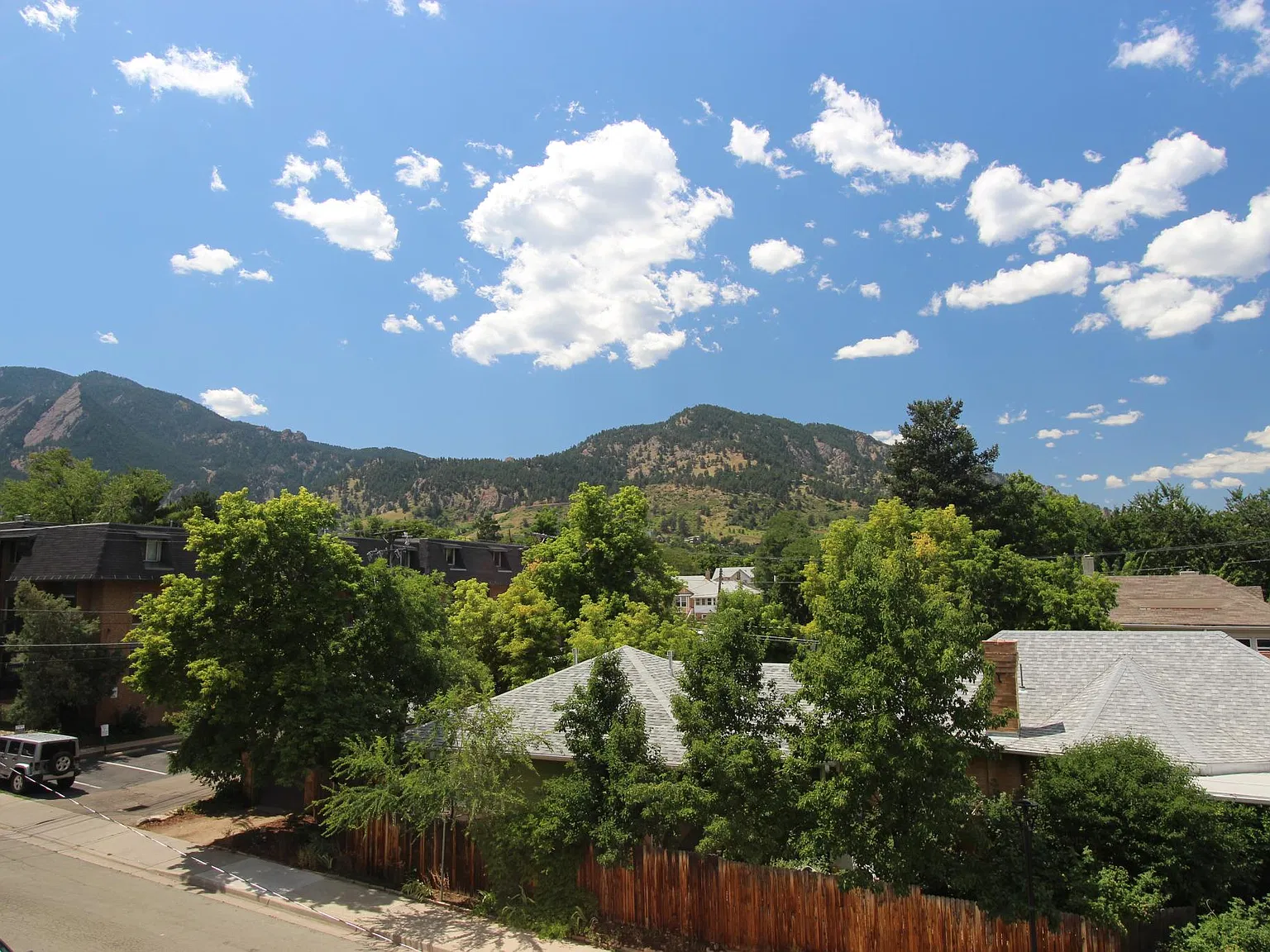 3 bed, 900 sqft, $4,475 — Photo 2