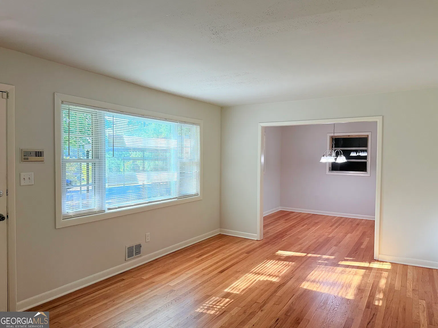 4 bed, 2.0 bath, 1990 sqft, $2,295 — Photo 2
