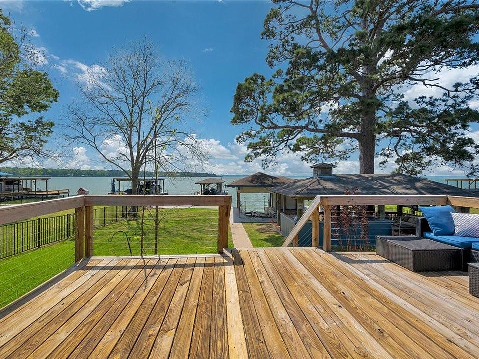 1st image of 115 Harbor Addition Dr