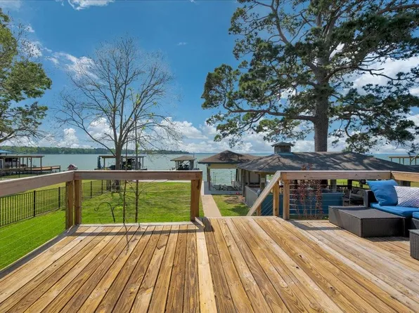 115 Harbor Addition Dr, Livingston, TX 77351